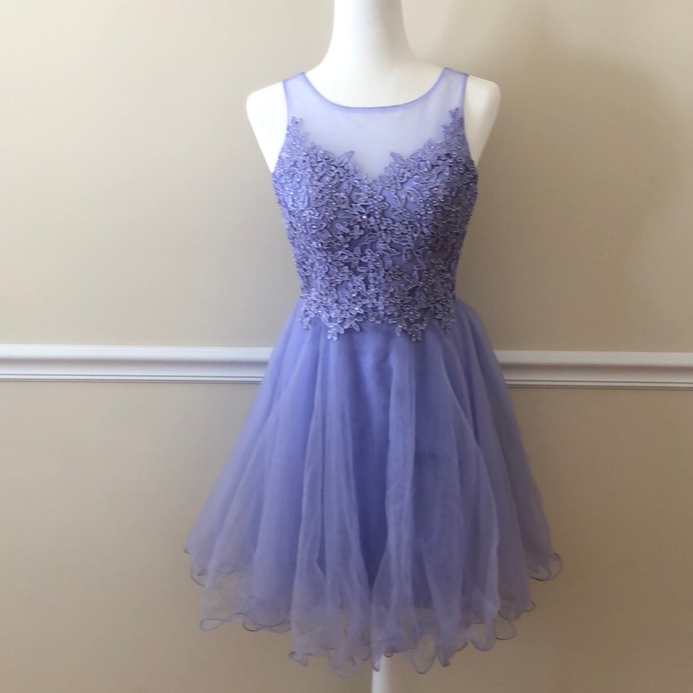 Lavender prom dress. Lace appliqué bodice. Tulle skirt. Corset back. Size 4. NWT